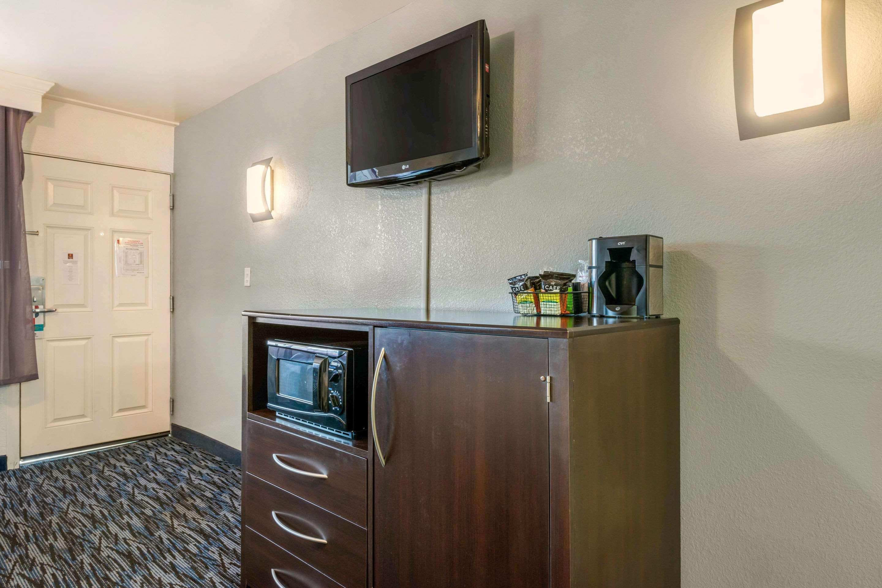 Quality Inn And Conference Center Tampa-Brandon Heartland Esterno foto