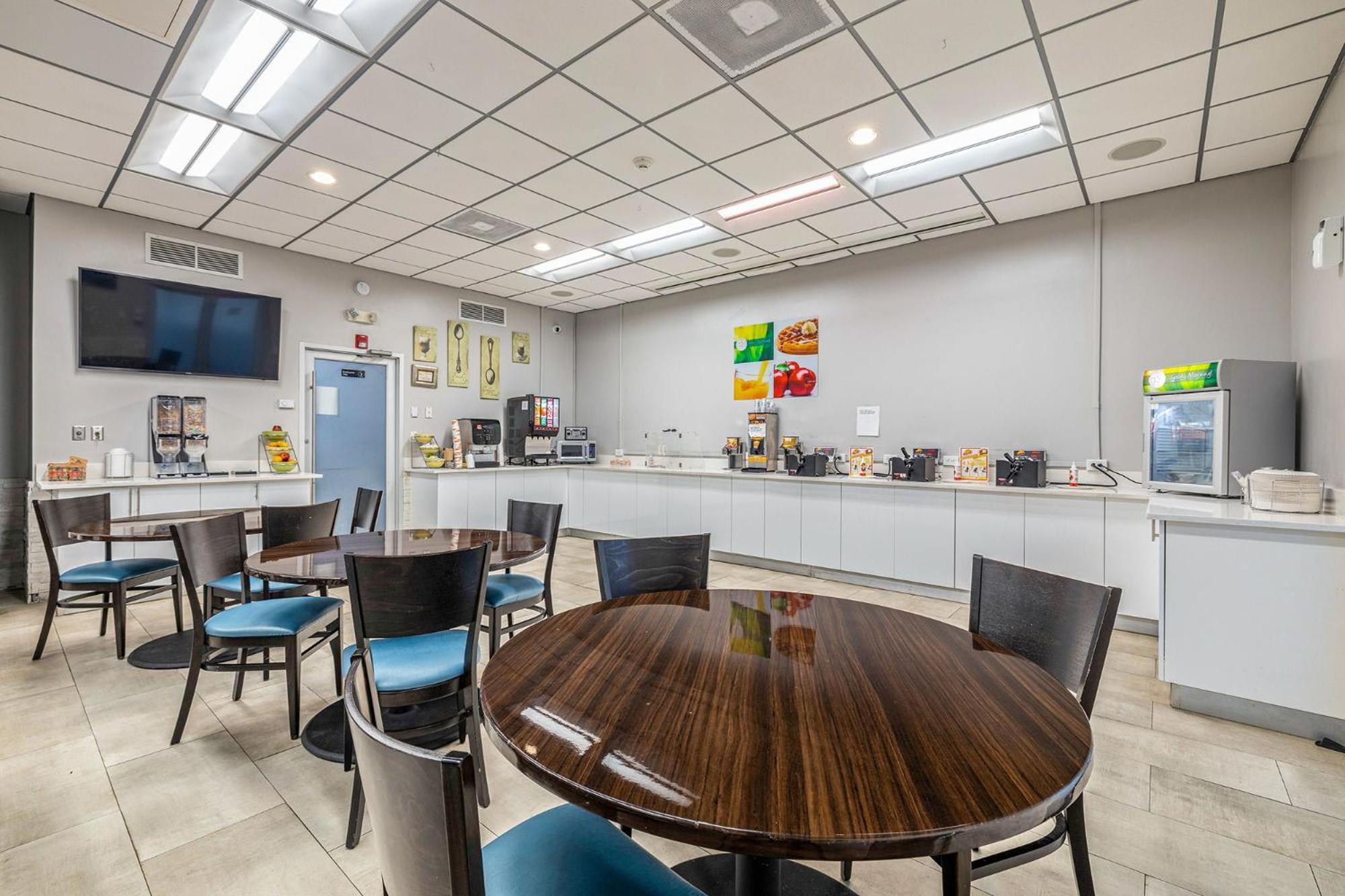 Quality Inn And Conference Center Tampa-Brandon Heartland Esterno foto